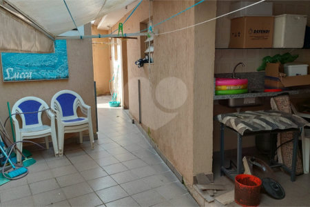Casa à venda com 7 quartos, sendo 2 suítes, em Jardim Londrina, São Paulo, SP