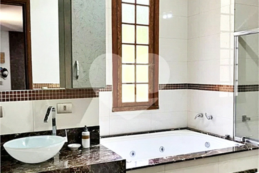 Casa à venda com 4 suítes no condomínio Sausalito, Mairiporã - SP
