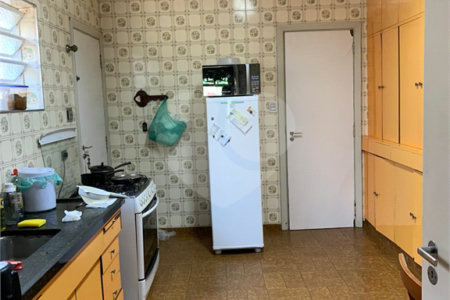 Casa à venda com 4 quartos, sendo 1 suíte, em Caxingui, São Paulo, SP