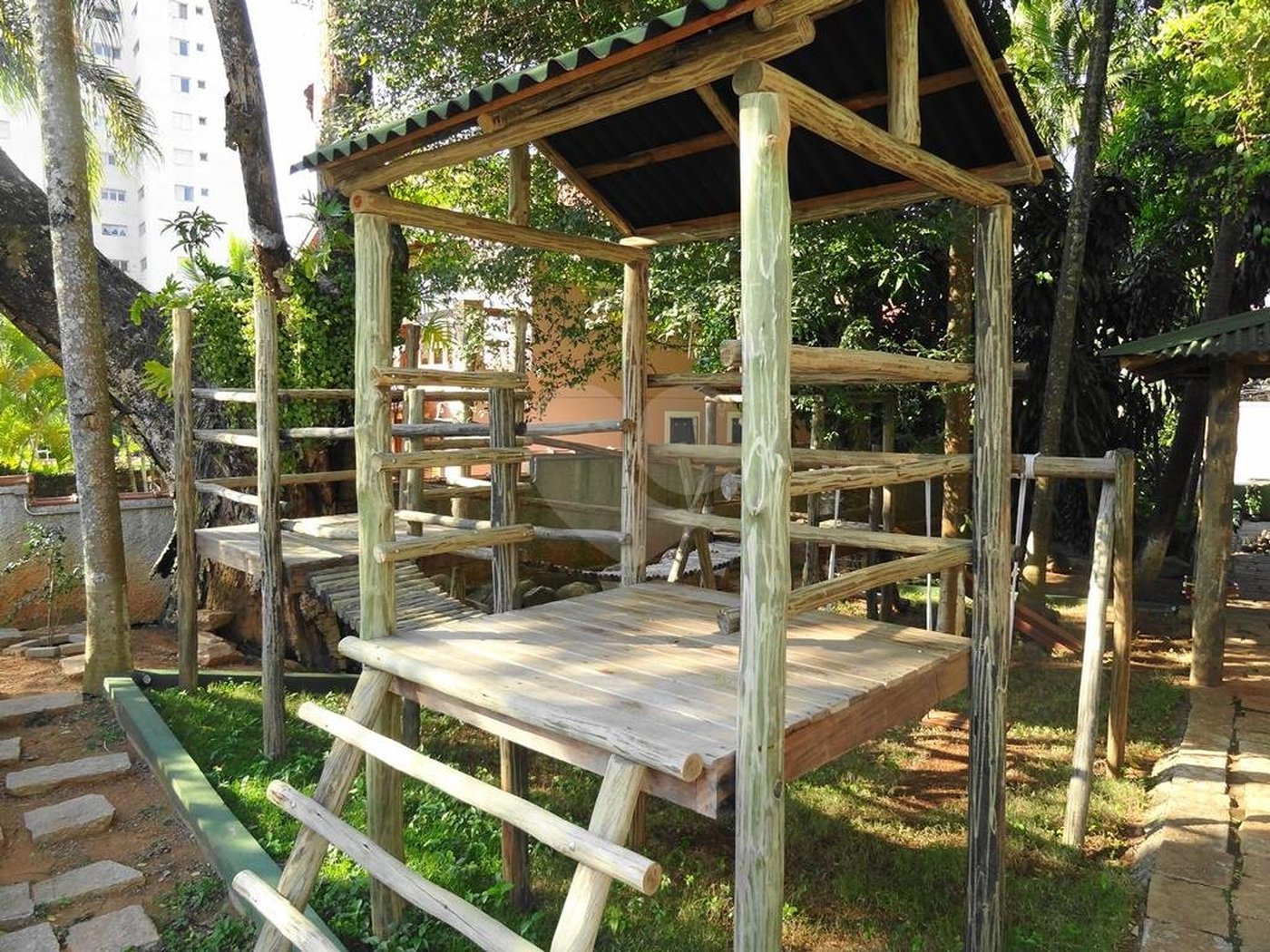 Casa à venda com 4 quartos, sendo 3 suítes,  no condomínio Domus, São Paulo - SP