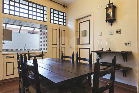 Casa à venda com 4 quartos, sendo 2 suítes, em Alto de Pinheiros, São Paulo, SP