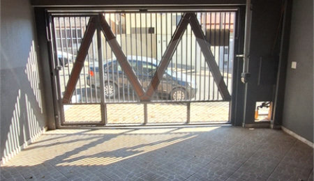 Sobrado à venda com 2 suítes em Jardim Itamaracá, Indaiatuba, SP