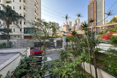 Casa à venda com 3 quartos, sendo 1 suíte, no condomínio Barão do Triunfo, São Paulo - SP