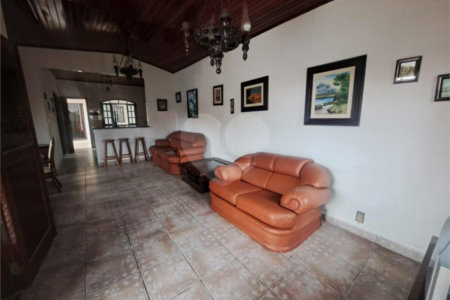 Casa à venda com 4 quartos, sendo 1 suíte, em Indaiá, Caraguatatuba, SP