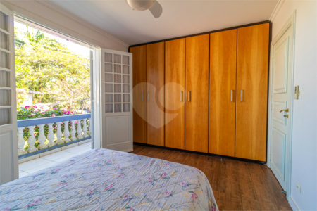 Sobrado à venda com 5 quartos, sendo 2 suítes, em Alto da Boa Vista, São Paulo, SP
