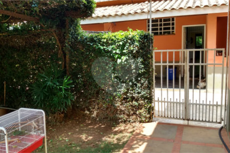 Casa à venda com 4 quartos, sendo 1 suíte, no condomínio Residencial Vale das Laranjeiras, Indaiatuba - SP