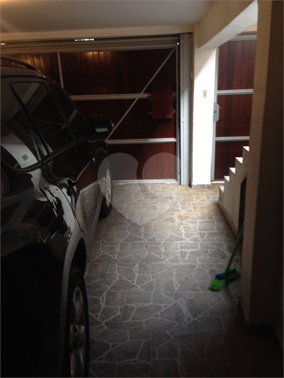 Sobrado à venda com 4 quartos, sendo 1 suíte, em Jardim Celeste, São Paulo, SP