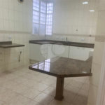 Sobrado à venda ou para alugar com 3 quartos, sendo 1 suíte, no Centro, Salto, SP