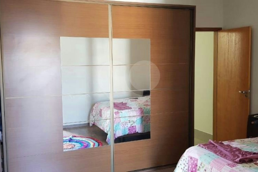 Sobrado à venda com 4 quartos, sendo 3 suítes, em Jardim Virginia Bianca, São Paulo, SP
