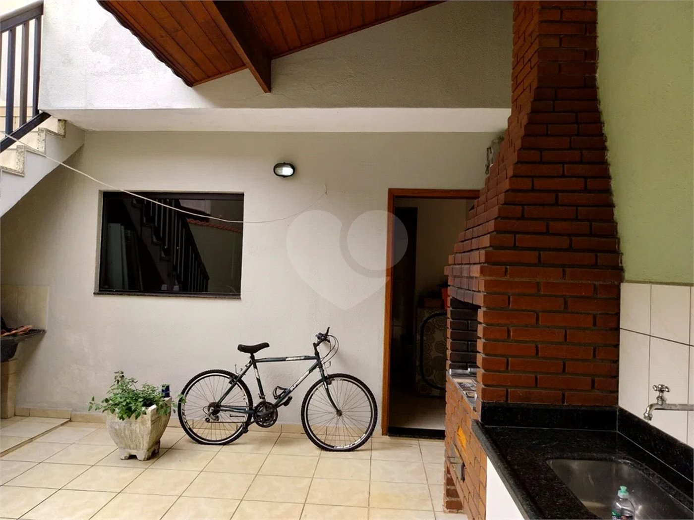 Casa com 324m², 4 dormitórios, sendo 1 suíte, 4 vagas, à venda no Jardim Las Vegas em Santo André.