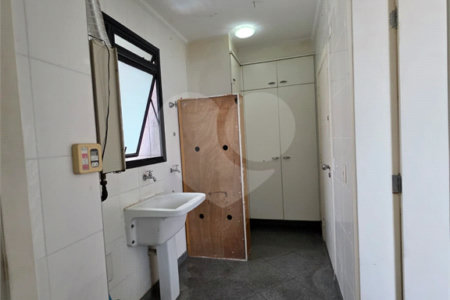Apartamento à venda com 3 suítes em Vila Uberabinha, São Paulo, SP