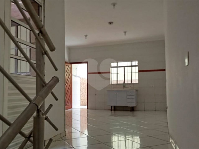 Sobrado à venda com 3 quartos, sendo 1 suíte,  em Jardim Las Vegas, Santo André, SP