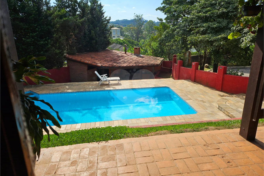 Casa à venda com 4 quartos, sendo 3 suítes, no condomínio Residncial Euroville, Carapicuíba - SP