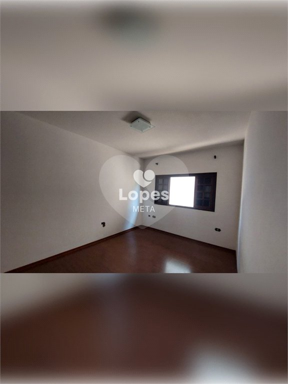 Casa à venda com 3 quartos, sendo 1 suíte, no condomínio Eldourado, São José dos Campos - SP