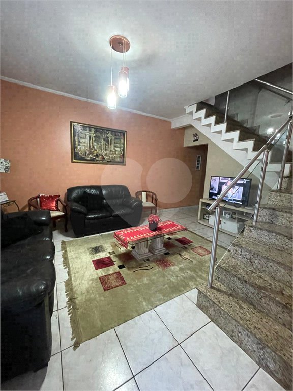 Sobrado à venda com 5 quartos, sendo 1 suíte,  em Vila Gustavo, São Paulo, SP