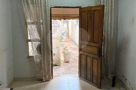 Casa à venda com 2 quartos no Centro, Araraquara, SP