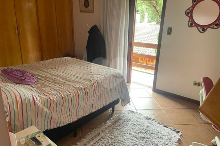 Casa à venda com 3 quartos, sendo 1 suíte, no condomínio Clube de Campo Mairiporã, Mairiporã - SP
