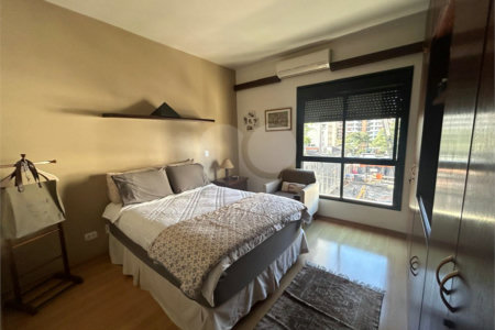 Apartamento à venda com 4 quartos, sendo 2 suítes, em Pinheiros, São Paulo, SP