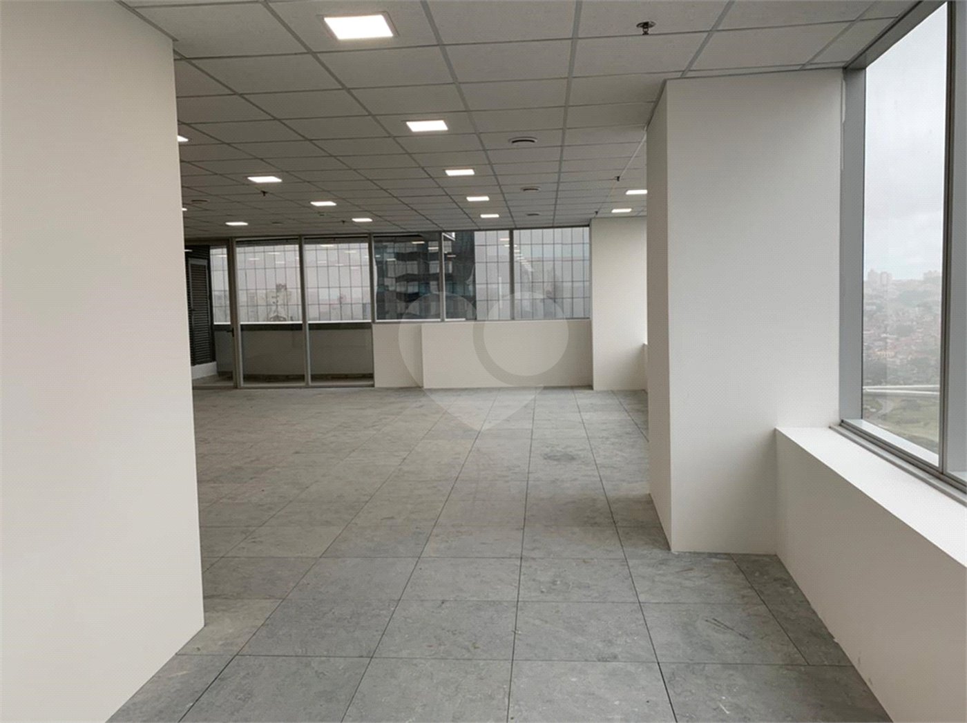 Sala à venda em Várzea de Baixo, São Paulo, SP