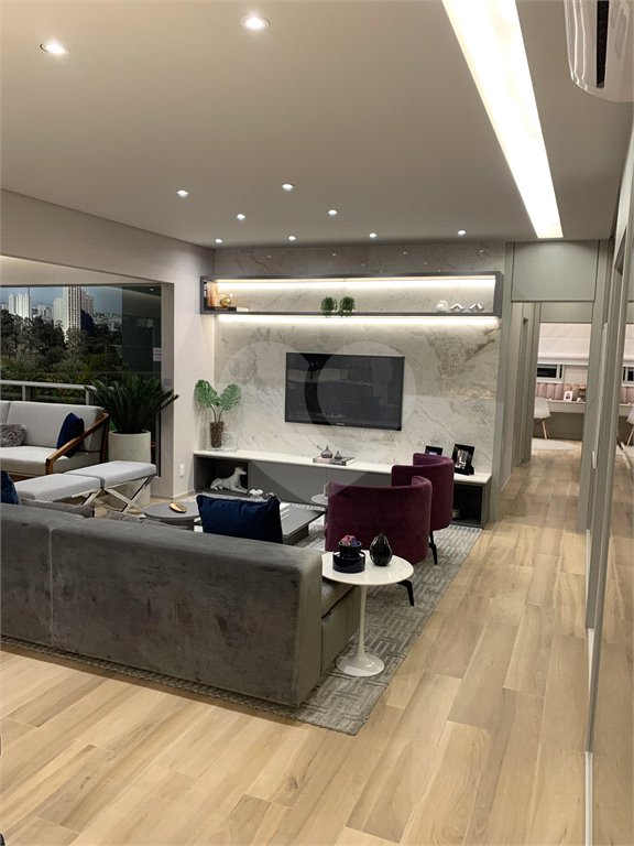 Apartamento à venda com 3 quartos, sendo 1 suíte,  em Vila Sofia, São Paulo, SP