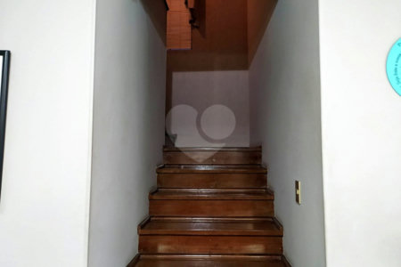 Sobrado à venda com 4 quartos, sendo 2 suítes, em Vila Paulicéia, São Paulo, SP