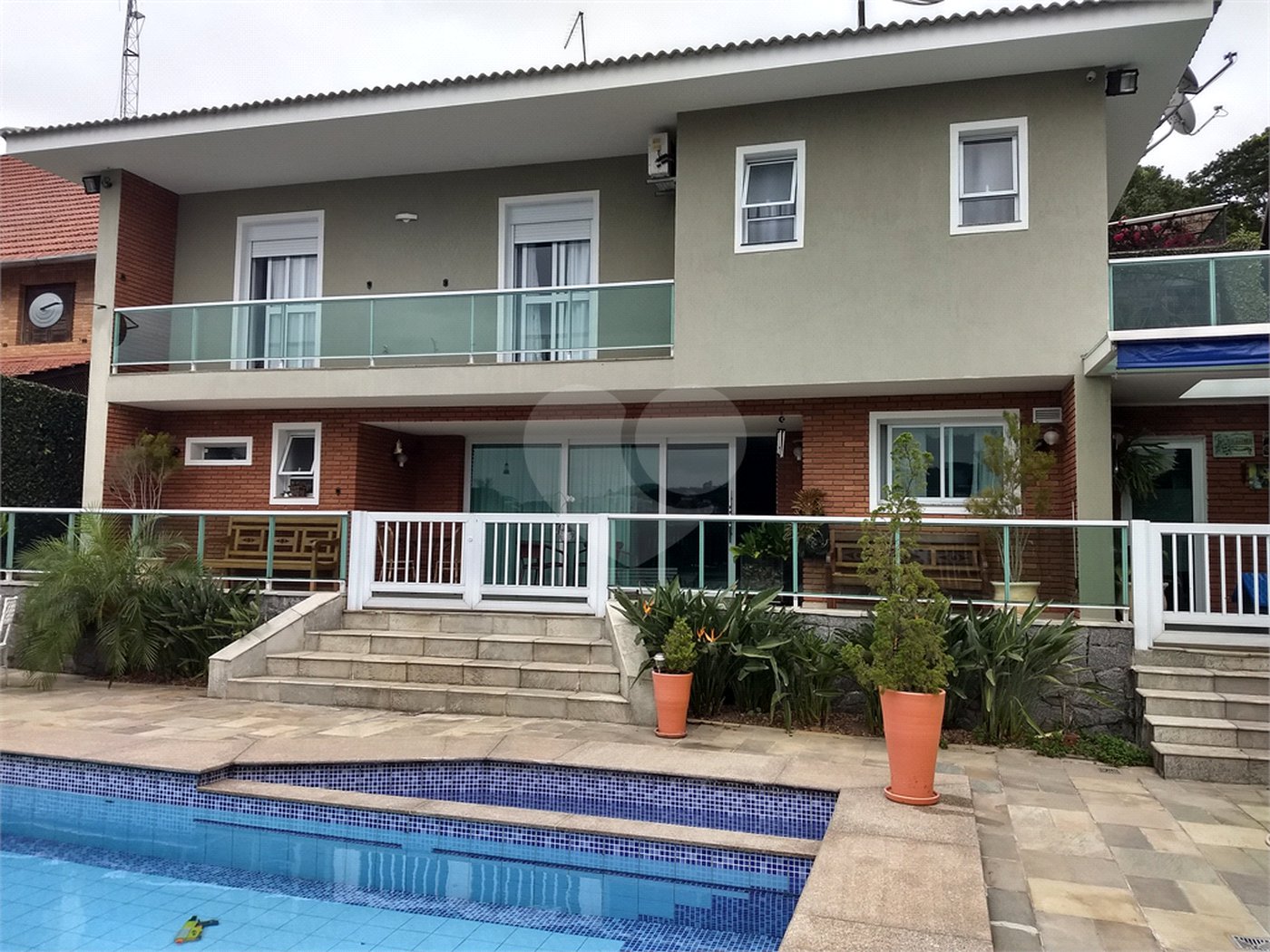Casa Térrea à venda ou para alugar com 4 suítes em Horto, São Paulo, SP