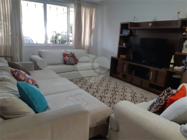 Sobrado à venda com 3 quartos, sendo 1 suíte,  em Vila Romero, São Paulo, SP