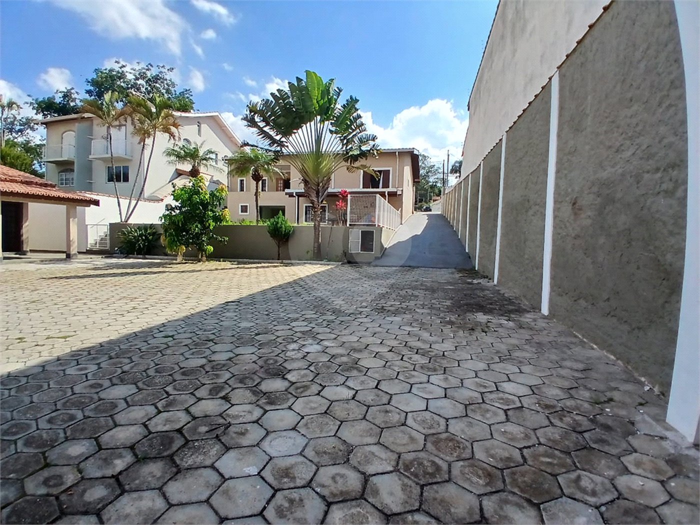 Casa à venda com 5 quartos, sendo 3 suítes, em Vila Santista, Atibaia, SP
