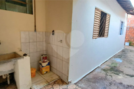 Casa ampla em bairro tranquilo – excelente oportunidade para morar ou investir!