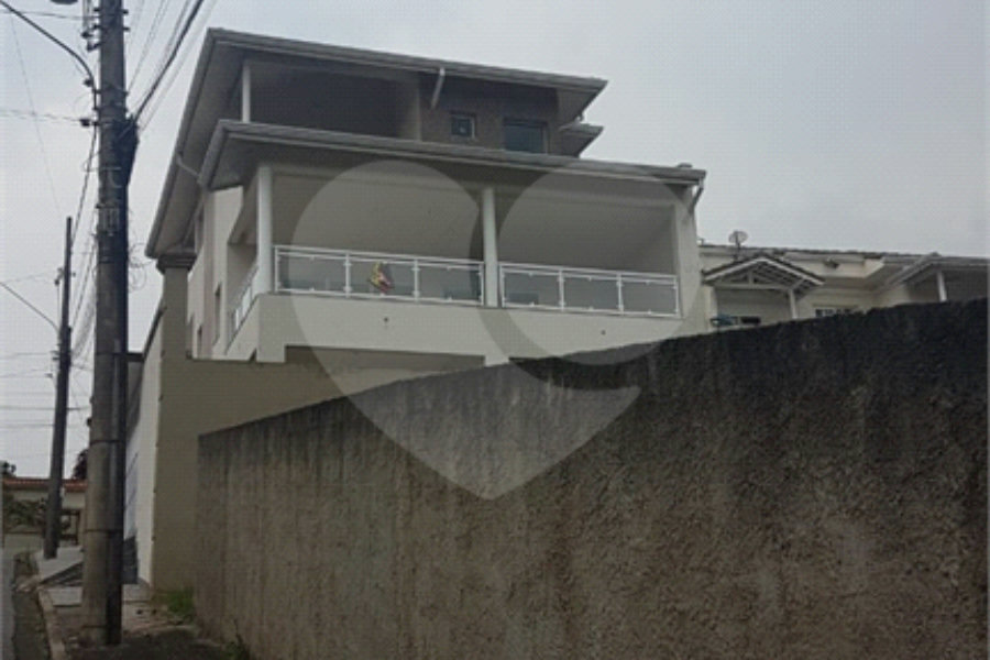 Casa à venda com 5 quartos, sendo 3 suítes,  em Serra da Cantareira, Mairiporã, SP