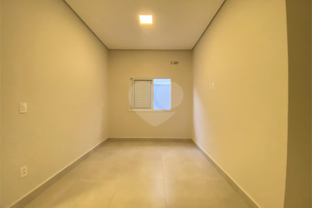 Casa à venda com 3 quartos, sendo 1 suíte, no condomínio Reserva Central Parque, Salto - SP