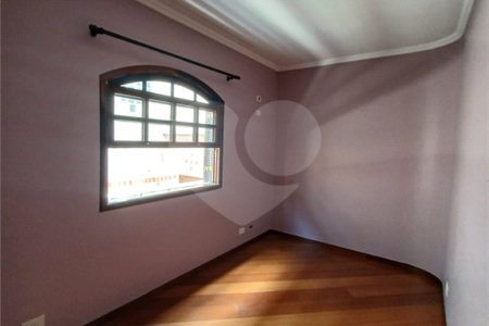 Sobrado à venda com 3 quartos, sendo 1 suíte,  em Jardim Pinheiros, São Paulo, SP