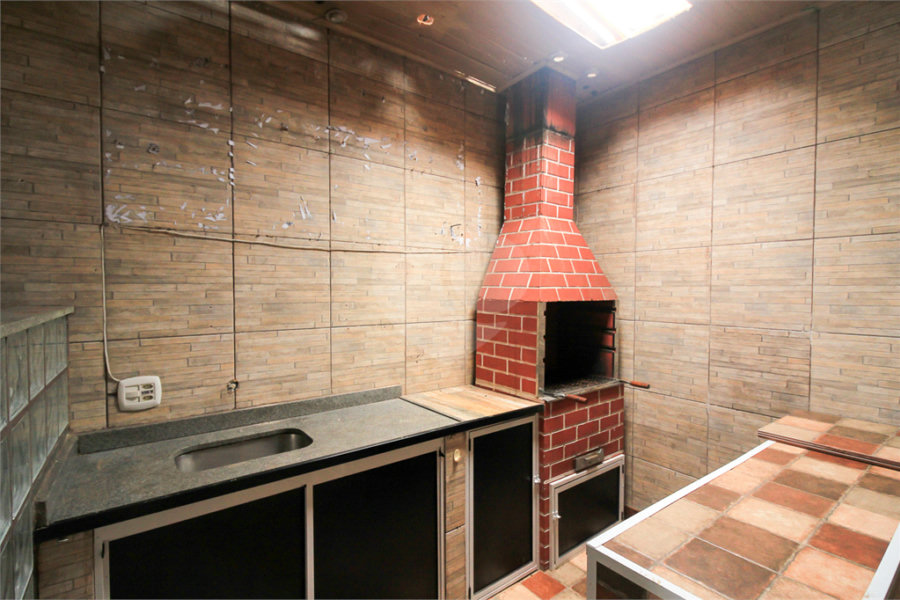 Casa à venda com 3 quartos, sendo 1 suíte, no condomínio Village St. Louis, São Paulo - SP