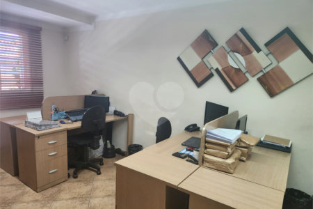 Sobrado à venda com 4 quartos, sendo 1 suíte, em Água Branca, São Paulo, SP