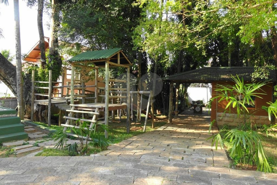 Casa à venda com 4 quartos, sendo 3 suítes,  no condomínio Domus, São Paulo - SP