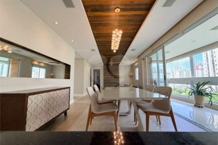 Apartamento à venda com 3 suítes em Vila Mariana, São Paulo, SP