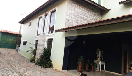 Sobrado à venda com 5 quartos, sendo 3 suítes, em Campos de Atibaia, Atibaia, SP