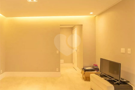 Apartamento à venda com 3 quartos, sendo 1 suíte, em Vila Anastácio, São Paulo, SP