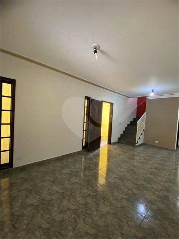 Sobrado à venda com 3 quartos, sendo 1 suíte, em Vila dos Remédios, São Paulo, SP