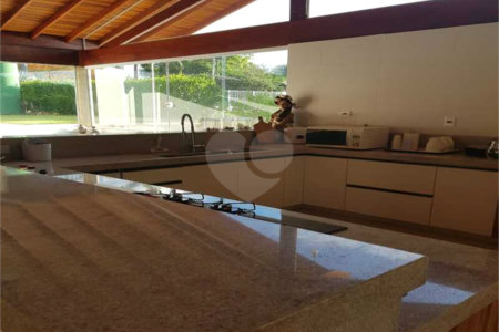 Casa à venda com 5 quartos, sendo 3 suítes, no condomínio Residencial Vale das Laranjeiras, Indaiatuba - SP