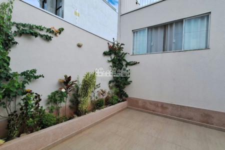 Casa à venda com 3 quartos, sendo 1 suíte, em Residencial Jardins da Catalunha, Atibaia, SP