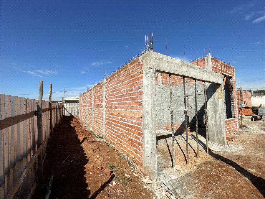 Casa à venda com 3 quartos, sendo 1 suíte, no condomínio Tivolli Residencial, Itapetininga - SP