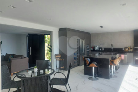 Casa à venda com 4 quartos, sendo 3 suítes, em Albatroz, Armação dos Búzios, RJ