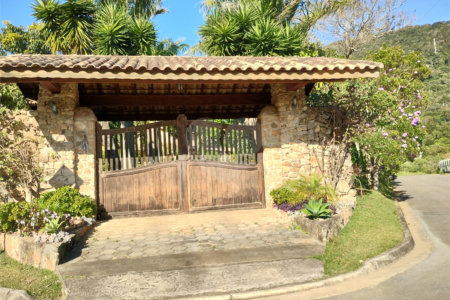 Chácara à venda com 4 quartos, sendo 1 suíte, em Bairro dos Pires, Extrema, MG