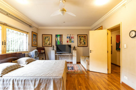 Casa Térrea à venda com 4 quartos, sendo 2 suítes, em Jardim Europa, São Paulo, SP