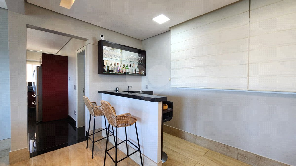 Casa à venda com 5 quartos, sendo 2 suítes, no condomínio Residencial Jardim Primavera, Louveira - SP