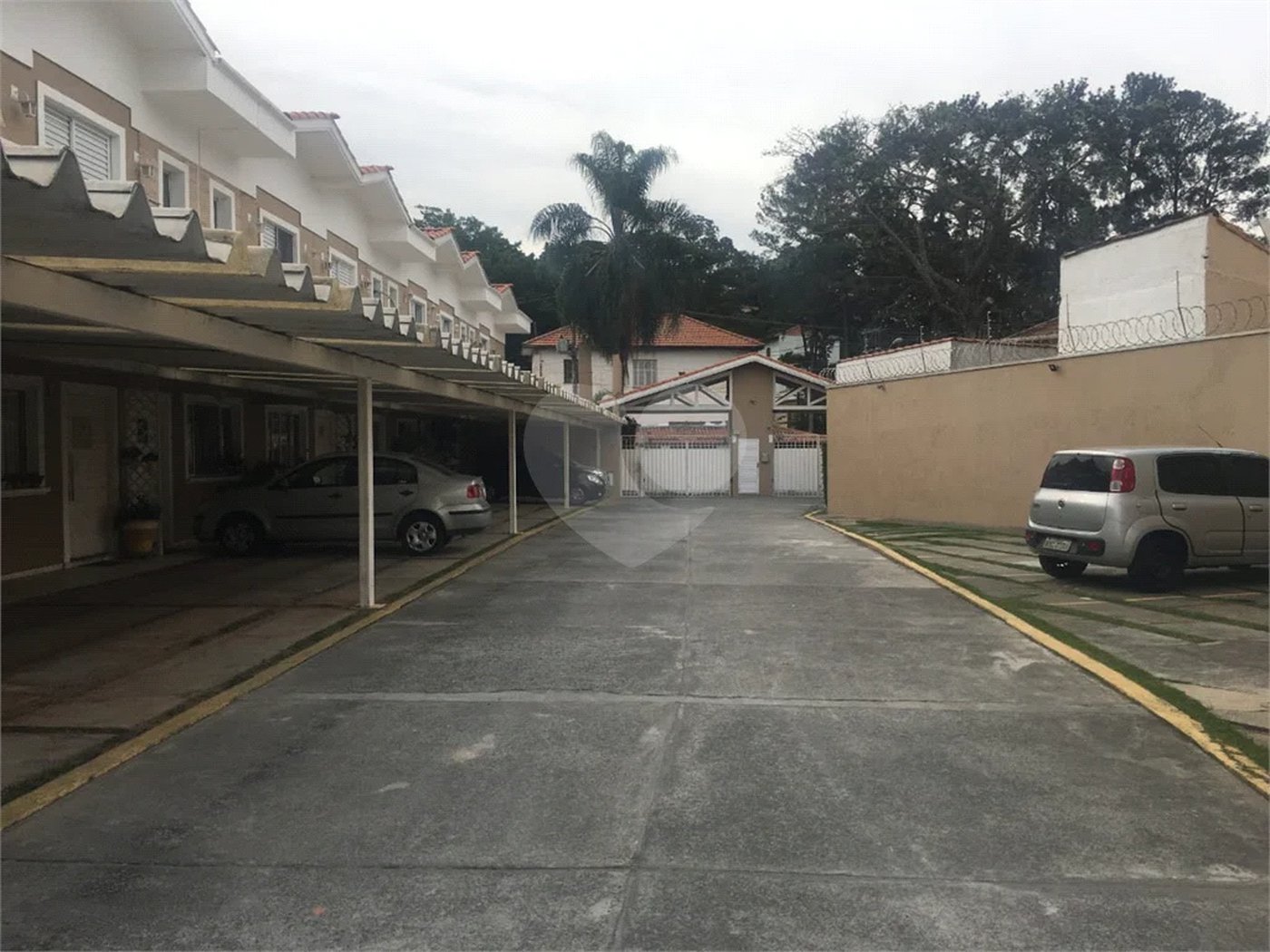 Casa à venda com 3 quartos, sendo 1 suíte, no condomínio Cond Res Paineiras, São Paulo - SP