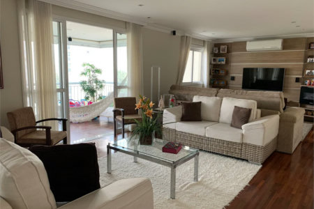 Apartamento à venda com 4 quartos, sendo 3 suítes, em Vila Andrade, São Paulo, SP
