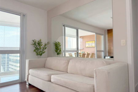 Apartamento para alugar com 3 quartos, sendo 1 suíte, em Vila Olímpia, São Paulo, SP