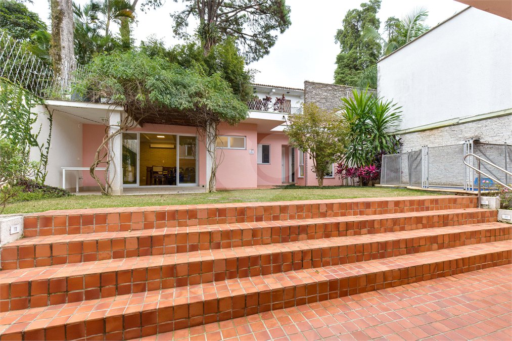 Casa à venda com 4 quartos, sendo 2 suítes,  em Alto da Boa Vista, São Paulo, SP